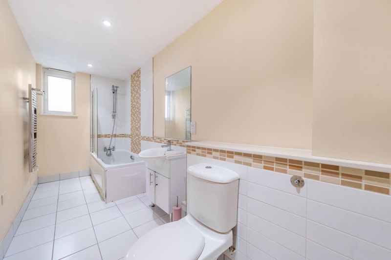 Main bathroom- click for photo gallery
